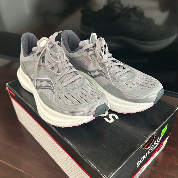 Saucony Shoes - Saucony Gray Sneakers with Mesh Upper and White Midsole